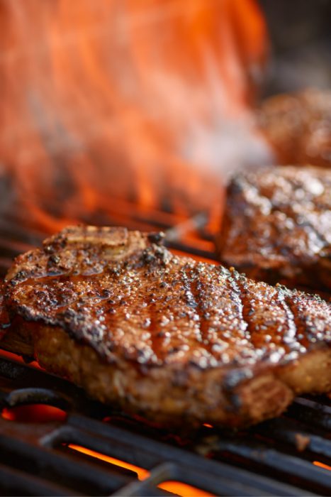 GRILLED STEAK WITH RED WINE SAUCE