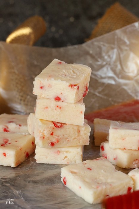 3 Ingredient Peppermint Fudge - easy, 5 minute fudge recipe via callmepmc.com