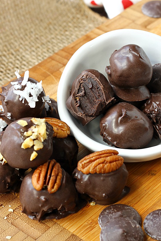 https://www.callmepmc.com/wp-content/uploads/2014/11/Best-Dark-Chocolate-Truffles-Recipe-w_5612.jpg