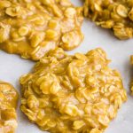 Everybody will love these Old Fashioned No Bake Peanut Butter Oatmeal Cookies. 甘い、モチモチした、簡単に作れる、調理不要のデザートスイーツです。