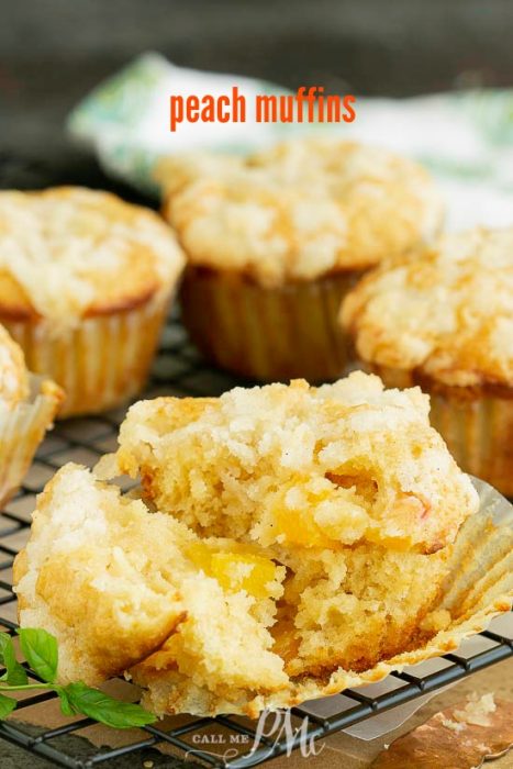 STREUSEL TOPPED PEACH COBBLER MUFFINS