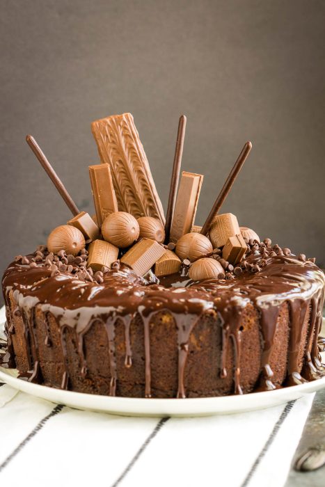 https://www.callmepmc.com/wp-content/uploads/2022/07/Chocolate-Amaretto-Pound-Cake-7-467x700.jpg