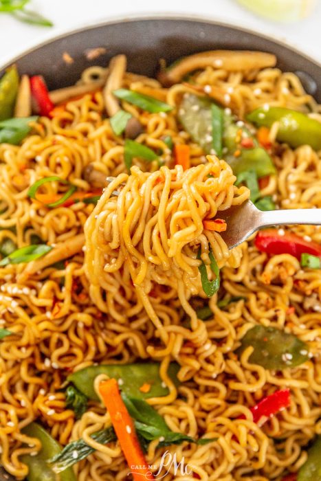 10 MINUTE RAMEN NOODLE STIR FRY